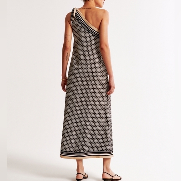 Abercrombie & Fitch Black and White One-Shoulder Maxi Dress - Picture 12 of 15